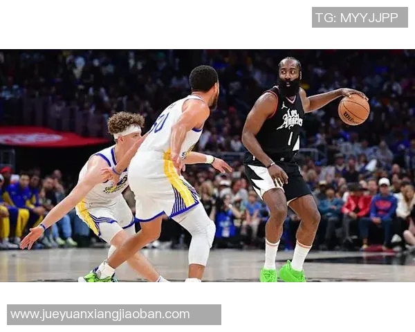 勇士与雷霆激战2月25日球迷期待精彩对决与逆转奇迹