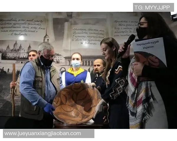 柔亚与顿茨矿工激战正酣谁能在这场较量中笑到最后