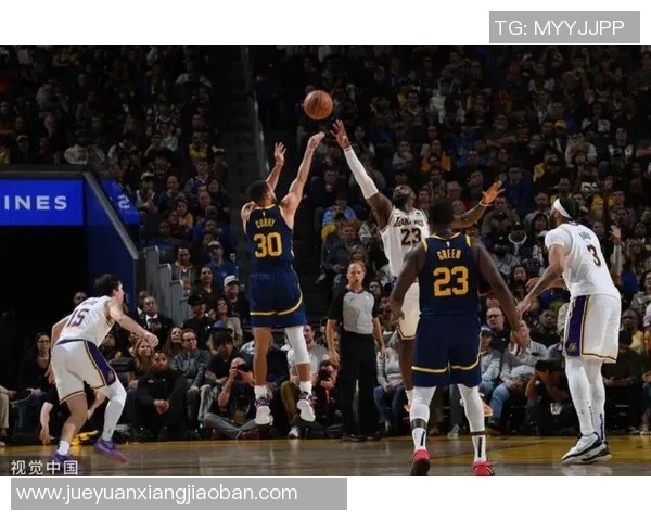 湖人对阵国王精彩对决黑白直播带你感受篮球魅力与激情 湖人对阵国王精彩对决黑白直播带你感受篮球魅力与激情