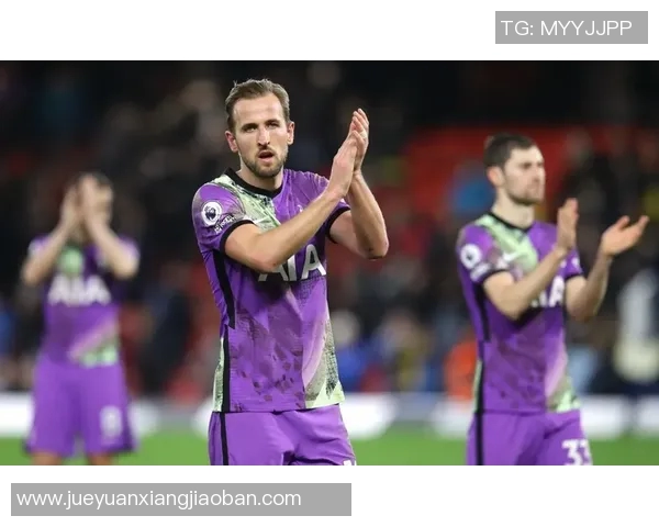 瓦尔贝里与赫尔的激烈对决揭示了球队实力与战术的较量 瓦尔贝里与赫尔的激烈对决揭示了球队实力与战术的较量