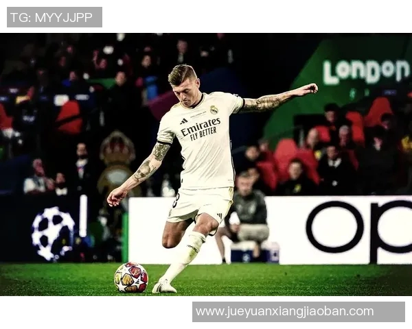 克罗斯在足球世界中的传奇之路与他对球队的深远影响分析